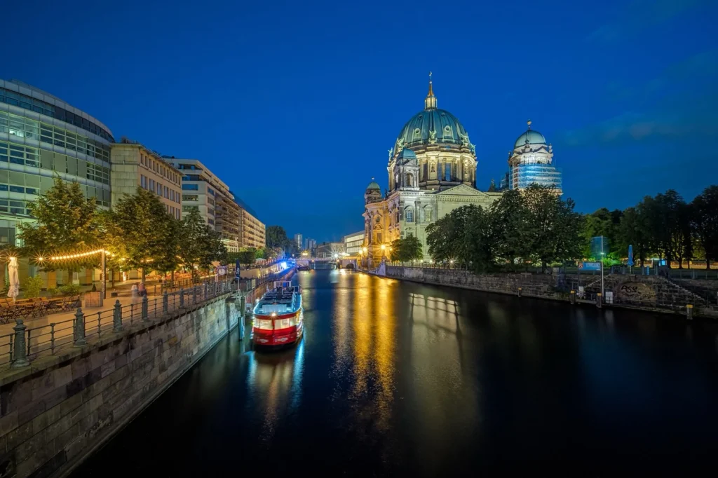 Il Duomo di Berlino e la Sprea di sera