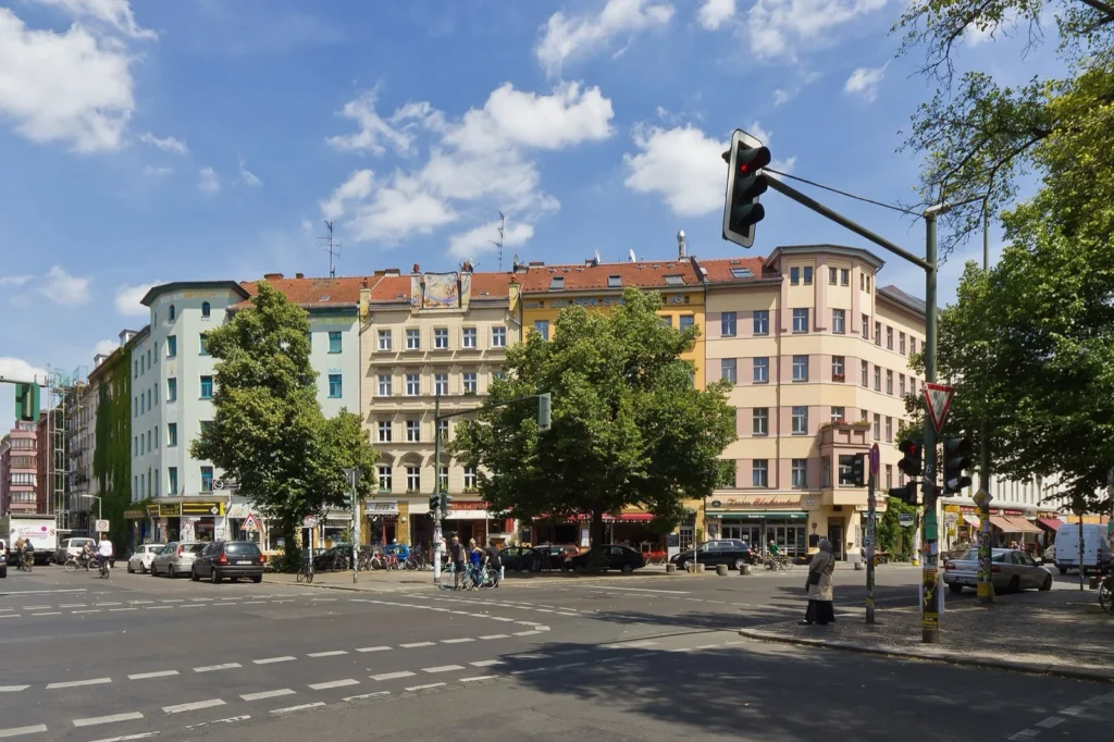 Palazzi e incrocio di Heinrichplatz, a Kreuzberg