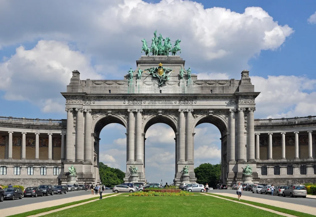 Arcate del Parco del Cinquantenario in una giornata di sole