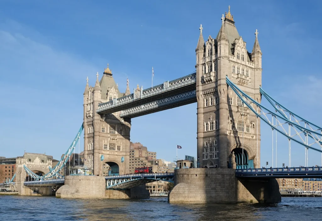 Il Tower Bridge sul Tamigi, a Londra